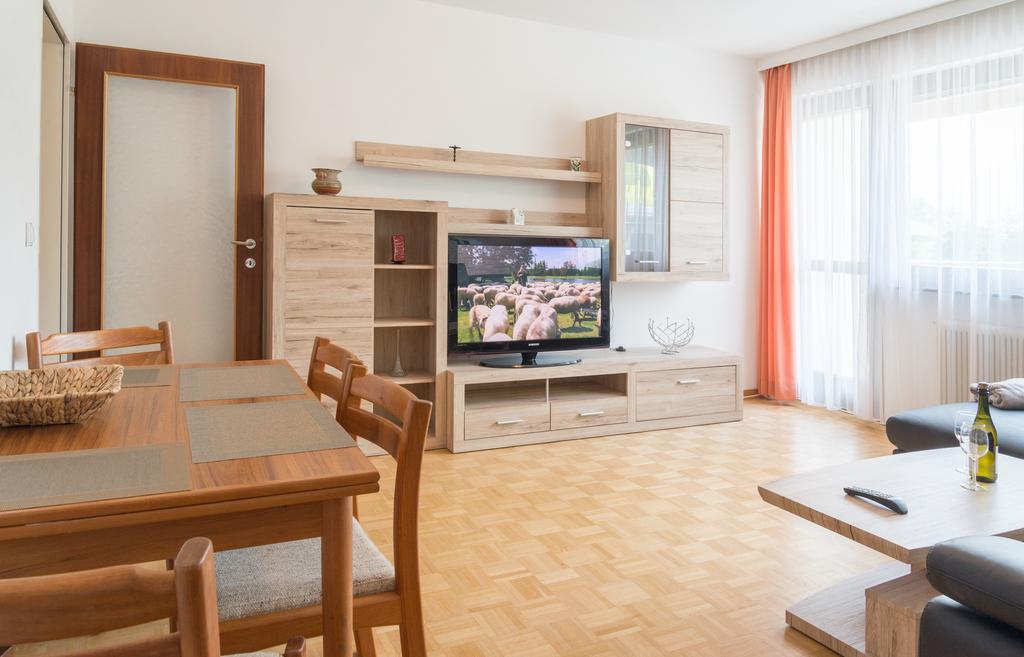 Apartment Seeblick Цел ам Зее Стая снимка
